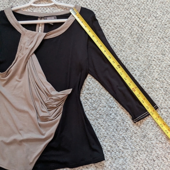 Kenneth Cole Reaction Women's (Size Medium) Black Top With Front Tan Draping - Picture 8 of 12